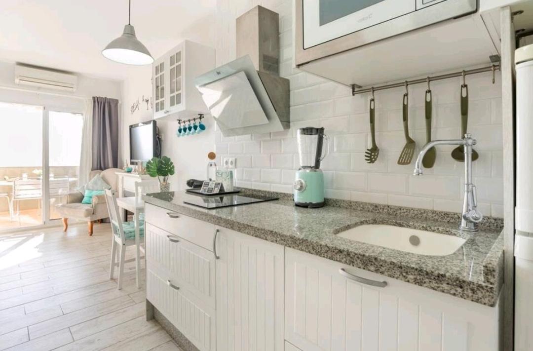 El Estudio De La Playa Benalbeach Holidays Deluxe Benalmádena Eksteriør billede
